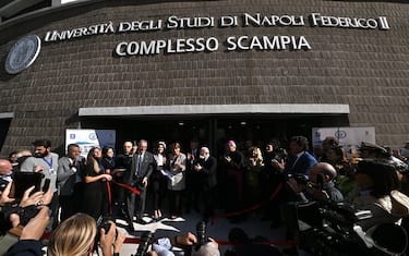 Monsignor Domenico Battaglia durante la cerimonia di benedizione del polo universitario di Scampia, Napoli, 17 ottobre 2022. ANSA/CIRO FUSCO