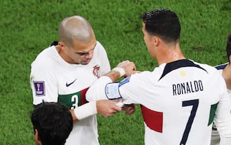 epa10359414 Pepe of Portugal puts the captain's armband on Cristiano Ronaldo as he enters the pitch during the FIFA World Cup 2022 quarter final soccer match between Morocco and Portugal at Al Thumama Stadium in Doha, Qatar, 10 December 2022.  EPA/Abedin Taherkenareh