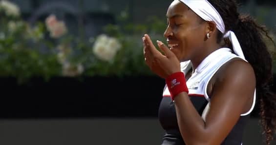 https://static.sky.it/editorialimages/b70b259daed3987a0e663399dd8768fa66d26c28/skysport/it/tennis/video/2025/05/16/gauff-zheng-servizio-wta-roma/og_gauff_screen.jpg?im=Resize,width=565