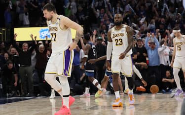 DONCIC E LEBRON COL FIATO CORTO NEL FINALE