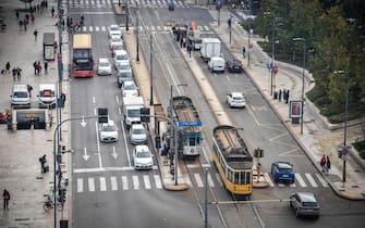 Tram e traffico panoramiche piazza Duca d Aosta Stazione Centrale skyline milanese, Milano 08 Novembre 2022ANSA/MATTEO CORNER