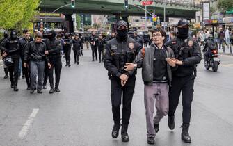 epa12066753 Turkish police officers detain protesters attempting to reach Taksim Square to celebrate International Workers' Day in Istanbul, Turkey, 01 May 2025. The government has banned May Day gatherings in Taksim Square since widespread protests across the country in 2013, which were suppressed by police and claimed eight lives, leaving thousands injured.  EPA/UMIT TURHAN