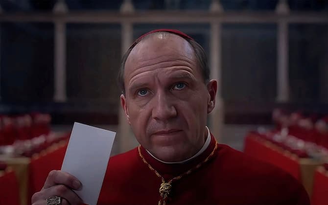 Conclave', trama e cast del film con Ralph Fiennes, Sergio Castellitto e  Isabella Rossellini | Sky TG24