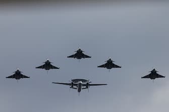 TOPSHOT - French Navy Rafale M fighter jets followed by a French Navy E2c Hawkeye perform a fly-over during the Bastille Day military parade on the Avenue Foch, in Paris on July 14, 2024. (Photo by Ludovic MARIN / AFP) (Photo by LUDOVIC MARIN/AFP via Getty Images)