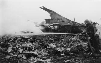 Wreckage of Saudi Arabian Airlines Flight 763, a Boeing 747 en route from Delhi, India, to Dhahran, Saudi Arabia, and Kazakhstan Airlines Flight 1907, an Ilyushin Il-76 en route from Chimkent, Kazakhstan, to Delhi, collided over the village of Charkhi Dadri, Haryana, about 100 km west of Delhi on November 12, 1996. (Photo by Sondeep Shankar/ Getty Images)