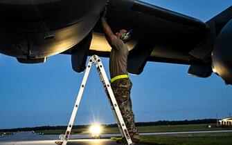 US Troops Load Up Latest Round Of Military Assistance To Ukraine
Senior Airman Natasha Mundt, 14th Airlift Squadron loadmaster, and Airmen assigned to the 305th Aerial Port squadron prepare the upload of Guided Multiple Launch Rocket System munitions to a C-17 Globemaster III at Joint Base McGuire-Dix-Lakehurst, N.J., Aug. 13, 2022. The munitions cargo is part of an additional security assistance package for Ukraine. The security assistance the U.S. is providing to Ukraine is enabling critical success on the battlefield against the Russian invading force.

-PICTURED: General View (US Troops Load Up Latest Round Of Military Assistance To Ukraine)
-LOCATION: McGuire AFB United States
-DATE: 16 Aug 2022
-CREDIT: US Air Force/Cover Images/INSTARimages.com