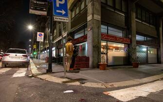 Il luogo in cui sono state accoltellate delle persone a Milano