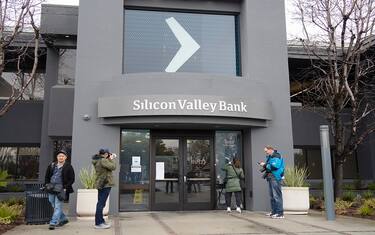 SANTA CLARA, CALIFORNIA - MARCH 10: Media staff report in front of the headquarters of Silicon Valley Bank on March 10, 2023 in Santa Clara, California. (Photo by Liu Guanguan/China News Service/VCG via Getty Images)