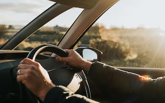 persona al volante