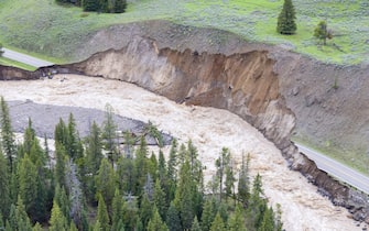 Una strada franata nel Parco di Yellowstone