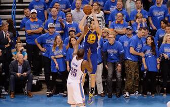 OKLAHOMA CITY, OK- MAY 28:  Klay Thompson #11 of the Golden State Warriors shoots the ball against the Oklahoma City Thunder in Game Six of the Western Conference Finals during the 2016 NBA Playoffs on May 28, 2016 at Chesapeake Energy Arena in Oklahoma City, Oklahoma. NOTE TO USER: User expressly acknowledges and agrees that, by downloading and or using this photograph, User is consenting to the terms and conditions of the Getty Images License Agreement. Mandatory Copyright Notice: Copyright 2016 NBAE (Photo by Noah Graham/NBAE via Getty Images)