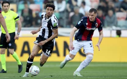 Udinese's Arthur Atta (L) and Bologna's Sam Beukema in action during the Italian Serie A soccer match Udinese Calcio vs Bologna FC 1909 at the Friuli - Bluenergy Stadium in Udine, Italy, 28 April 2025. ANSA / GABRIELE MENIS