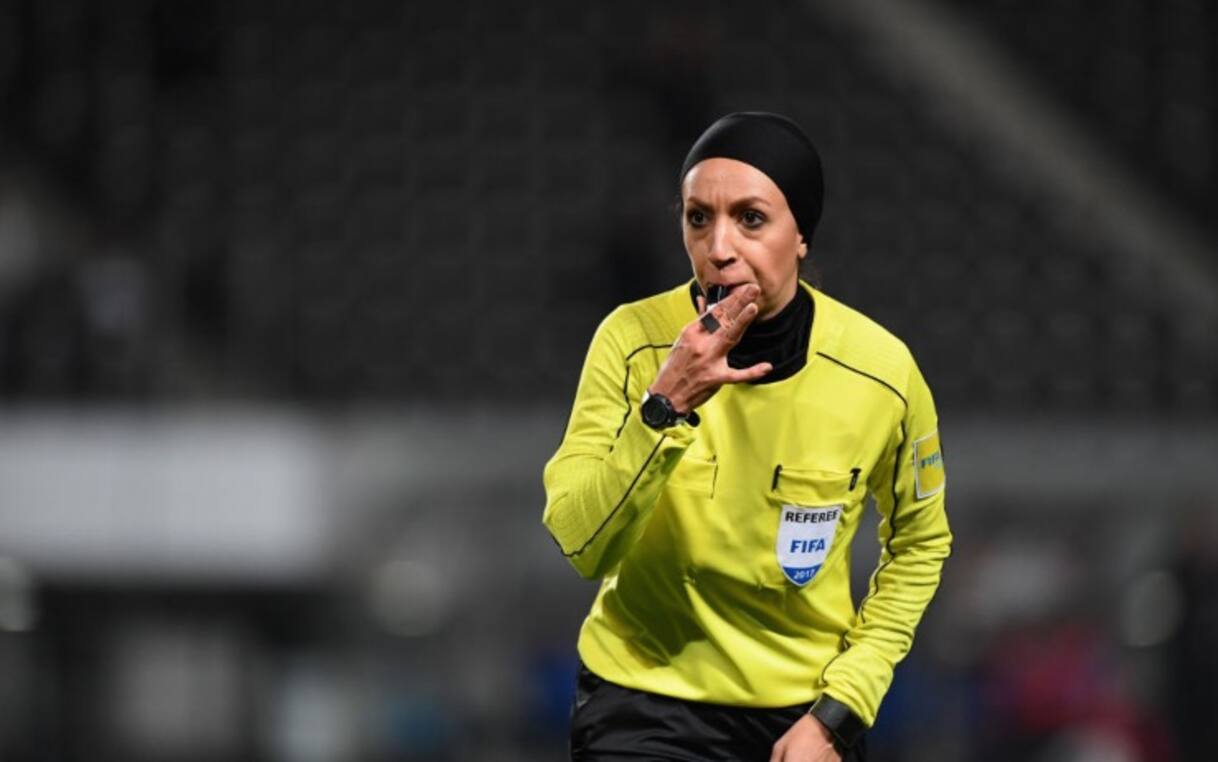 Calcio, Iran: per la prima volta una donna nella squadra arbitrale di ...