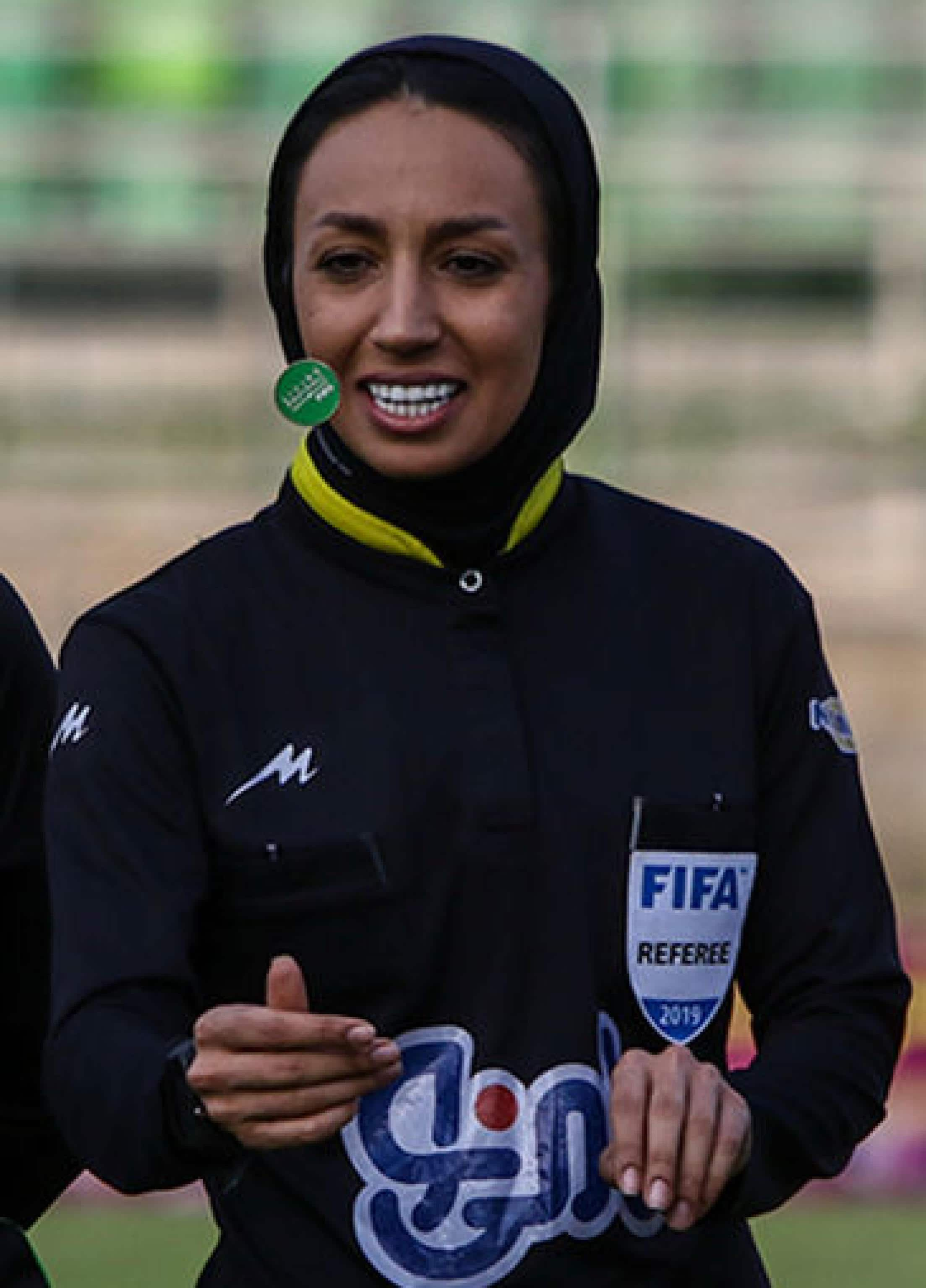 Mahsa Ghorbani in una immagine di archivio tratta da Wikipedia.
Per la prima volta, una donna farà parte della squadra arbitrale iraniana di una partita di calcio maschile. Secondo quanto riferiscono i media iraniani, Mahsa Ghorbani, 34 anni, è stata nominata uno dei tre assistenti arbitrali (Var) per il derby che si disputerà domani allo Stadio Azadi di Teheran tra Persepolis ed Esteghlal, le due migliori del campionato. 
WIKIPEDIA
+++ ATTENZIONE LA FOTO NON PUO' ESSERE PUBBLICATA O RIPRODOTTA SENZA L'AUTORIZZAZIONE DELLA FONTE DI ORIGINE CUI SI RINVIA+++ NPK +++