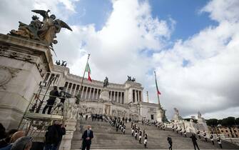 Mattarella all'Altare della Patria
