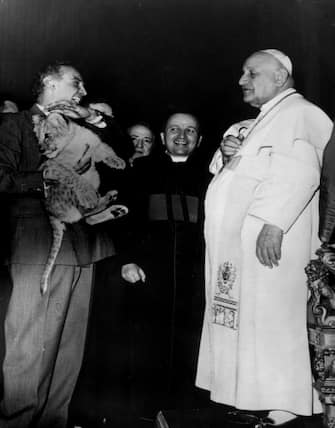 Rome December 29, 1958 Pope John XXIII receives in audience the members of the Circus Orfei. Orlando Orfei show to the Pope one little lion. Pope John XXIII, Ioannes XXIII), born Angelo Giuseppe Roncalli 25 November 1881 _ 3 June 1963, was the head of the Roman Catholic Church from 28 October 1958 to his death in 1963. (Photo by: SeM Studio/Fototeca/Universal Images Group via Getty Images)