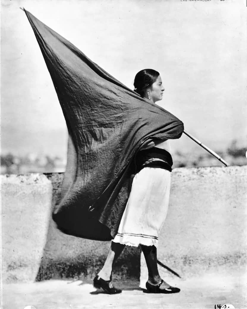 30._Donna_con_bandiera_Messico_1928_copia.jpg