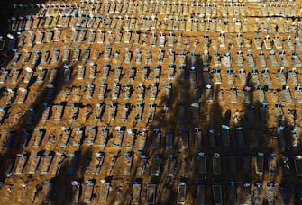 BRAZIL-HEALTH-VIRUS-CEMETERY