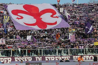 FLORENCE, ITALY - FEBRUARY 08: Fans of ACF Fiorentina during the Serie A match between ACF Fiorentina and  Atalanta BC at Stadio Artemio Franchi on February 8, 2020 in Florence, Italy.  (Photo by Gabriele Maltinti/Getty Images)