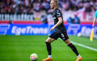 14 May 2023, Baden-Württemberg, Stuttgart: Soccer: Bundesliga, VfB Stuttgart - Bayer Leverkusen, Matchday 32, Mercedes-Benz Arena. Leverkusen's Mitchel Bakker in action. Photo: Tom Weller/dpa