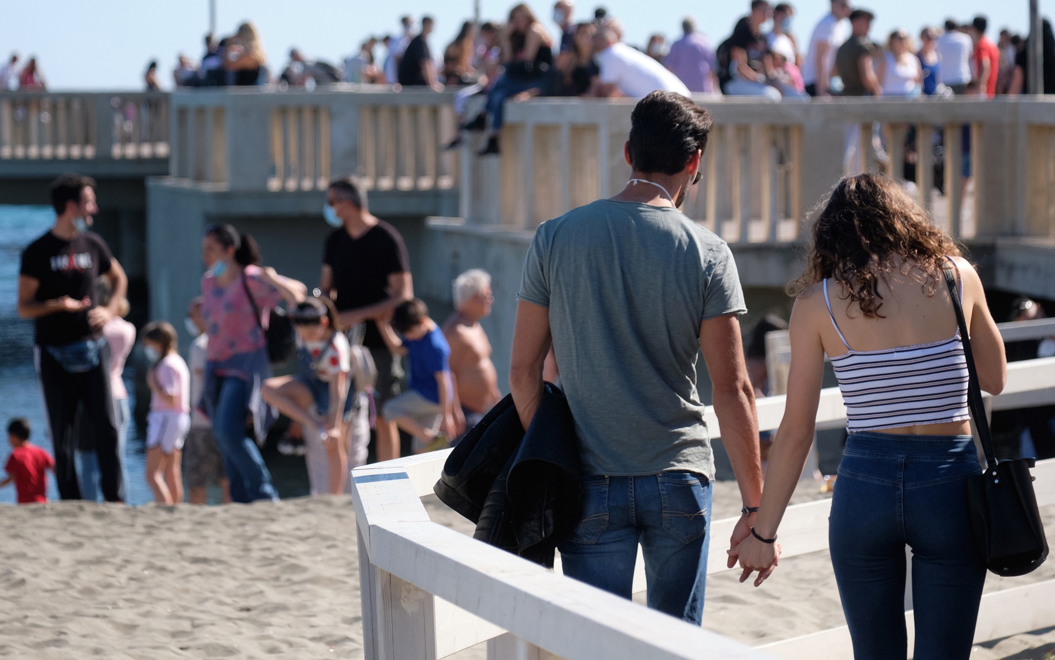 Coronavirus, Ostia: assalto alla spiaggia nel primo sabato post