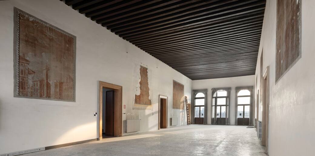 13._Portego_on_the_second_piano_nobile_with_capriccios_of_Roman_views.jpg