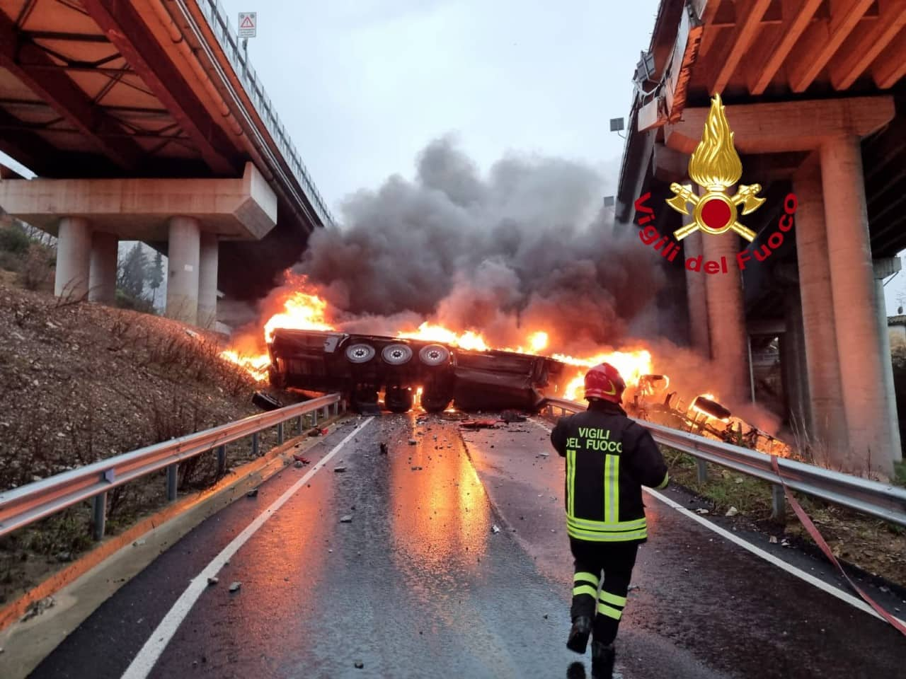 L'incendio scaturito dopo l'incidente