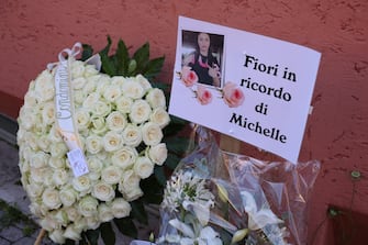 Un cuore di rose rosse e bianche con la scritta "Ti amo" è la corona di fiori che il fidanzato di Michelle Causo ha fatto lasciare davanti alla chiesa di Santa Maria della Presentazione, dove alle 11 si terranno i funerali della ragazza di 17 anni uccisa lo scorso mercoledì a Roma, 5 luglio 2023.ANSA/MASSIMO PERCOSSI