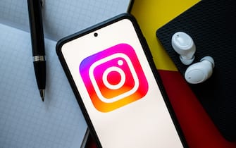 POLAND - 2023/11/02: In this photo illustration an Instagram logo seen displayed on a smartphone. (Photo Illustration by Mateusz Slodkowski/SOPA Images/LightRocket via Getty Images)
