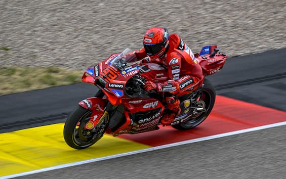 https://static.sky.it/editorialimages/b9841db4599d63dc4ad1b1d57ee30554cf15e6aa/skysport/it/motori/motogp/lgp-detail-page/2025/granpremio-germania/live/gara/marc_marquez_germania_ipa.jpg?im=Resize,width=565