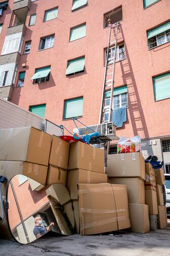 Milano - Sgombero di 5 appartamenti nelle case popolari Aler di Piazzale Cuoco