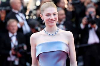 CANNES, FRANCE - MAY 17: Hunter Schafer attends the "Kinds Of Kindness" Red Carpet at the 77th annual Cannes Film Festival at Palais des Festivals on May 17, 2024 in Cannes, France. (Photo by Vittorio Zunino Celotto/Getty Images)