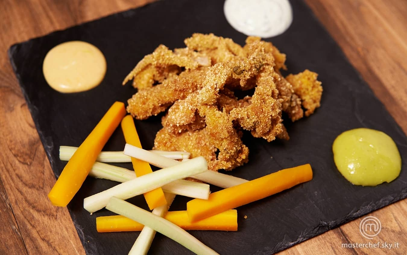 Straccetti di pollo fritti con tris di salse