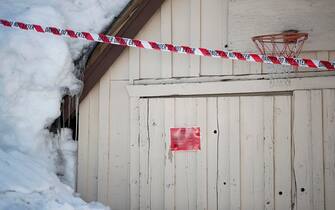 epa10556431 A garage is red-tagged after a recent storm brought 30 inches of snow in less than 24 hours earlier in the week, in Mammoth Lakes, California, USA, 02 April 2023. California's Mammoth Mountain has shattered its all-time snowfall record earlier this week, with more than 700 inches of snow so far this season, as reported by UC Berkeley Snow Lab. The state's snowpack has also reached an all-time high due to 17 atmospheric rivers that have been hitting the state since December, after years of drought.  EPA/CAROLINE BREHMAN