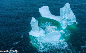 Un iceberg a forma di pene, la curiosa foto scattata sulle coste del Canada