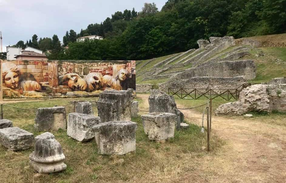 Una-fotografia-dellintervento-di-Andrea-Tarli-al-Teatro-Romano-di-Ascoli-Piceno.jpg