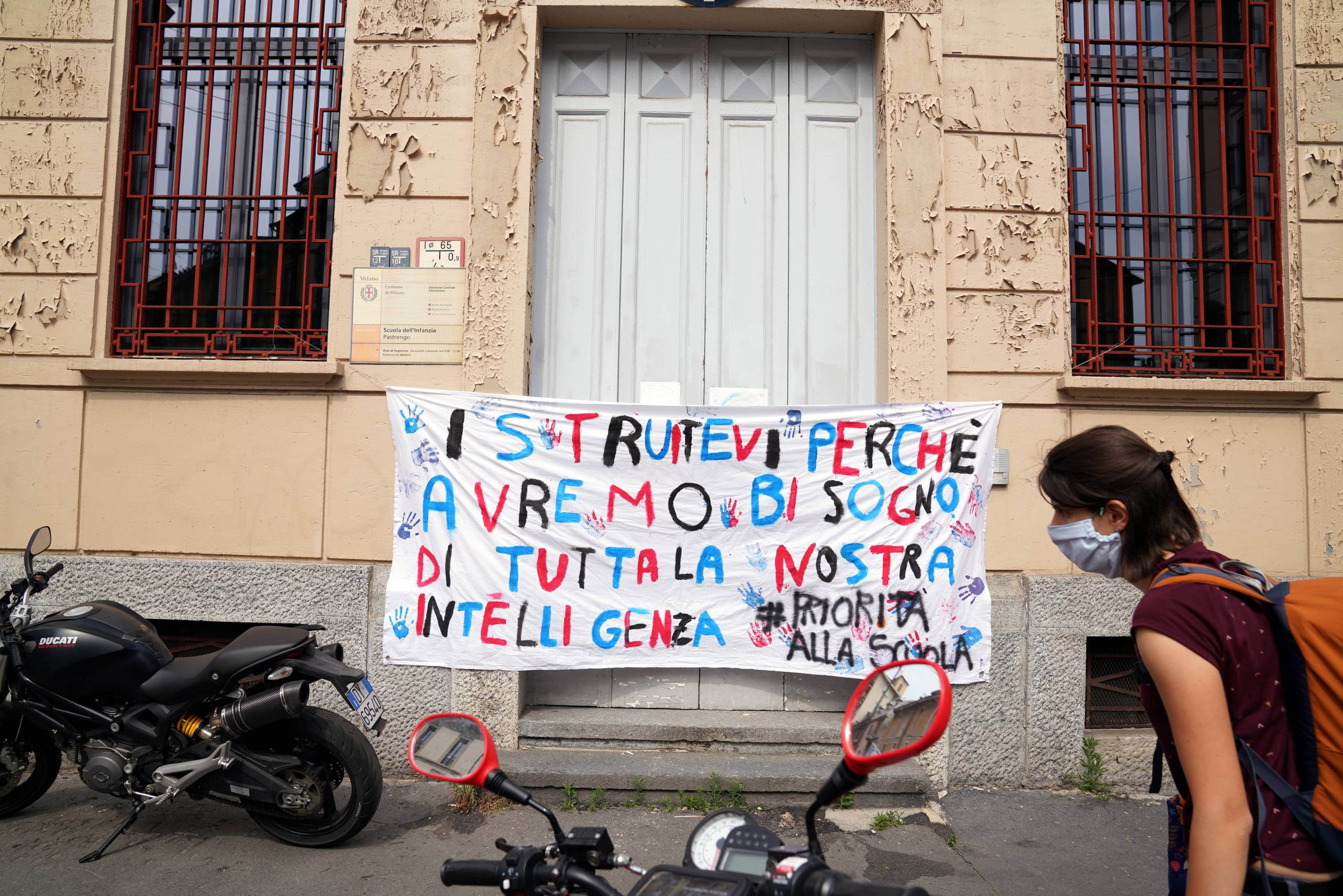 manifestazione scuola coronavirus