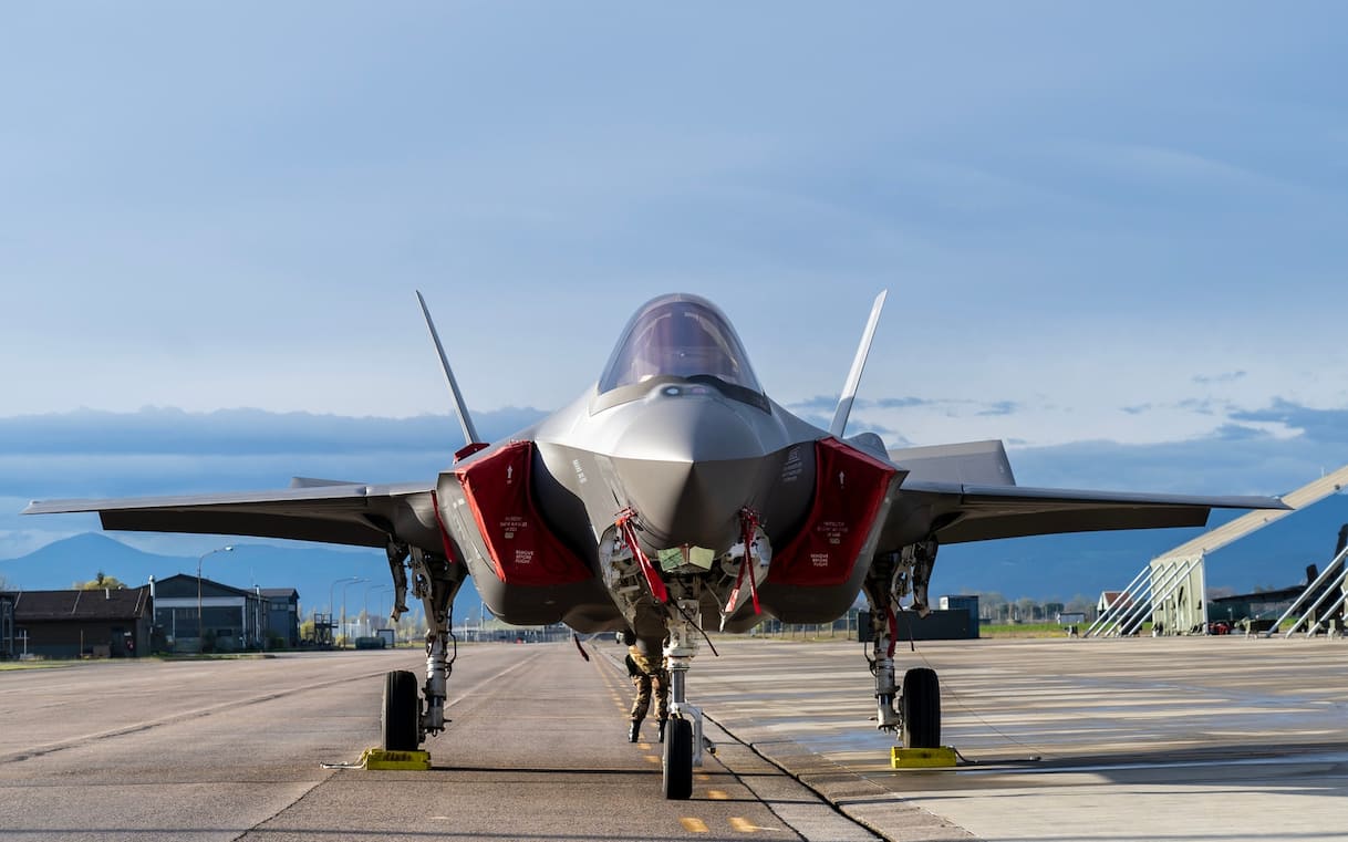 caccia f 35 base di addestramento piloti in italia sar224 a trapani birgi