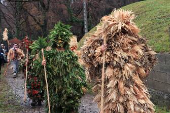 epa11062514 Disguised participants take part in a parade during the La Vinajera carnival, Europe's first carnival event of 2024 in the Village of Silio Molledo, northern Spain, 07 January 2024.La Vinajera carnival takes place on the first Sunday of January every year.  EPA/Celia Aguero Pereda