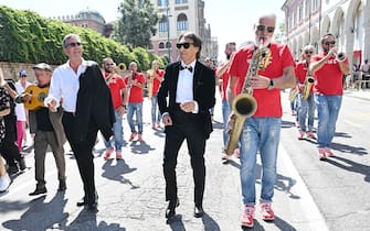 Venezia, 80th Venice Film Festival 2023 - giorno 10 - Nella foto: Paolo Jannacci sfila con la banda per le vie del lido