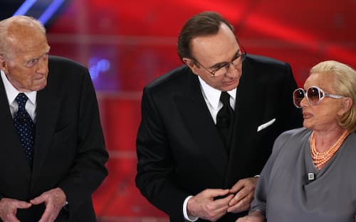 20080301 - SANREMO (IMPERIA) - ACE - SANREMO: 58° FESTIVAL DELLA CANZONE ITALIANA, ULTIMA SERATA. Raimondo Vianello, Pippo Baudo e Sandra Mondaini durante l'ultima serata della 58ma edizione del Festival della Canzone Italiana, stasera sul palco del teatro Ariston di Sanremo (Imperia). ANSA/CLAUDIO ONORATI