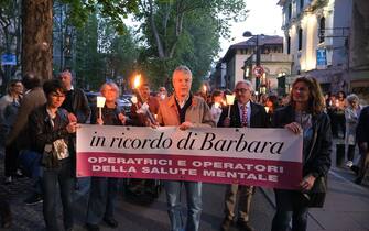 Fiaccolata in memoria della psichiatra Barbara Capovani, uccisa a Pisa qualche giorno fa da un suo ex paziente, Torino, 03 maggio 2023.
ANSA/ALESSANDRO DI MARCO