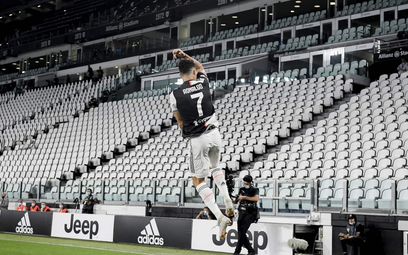 L'esultanza di CR7 allo Stadium dopo il secondo gol alla Lazio 