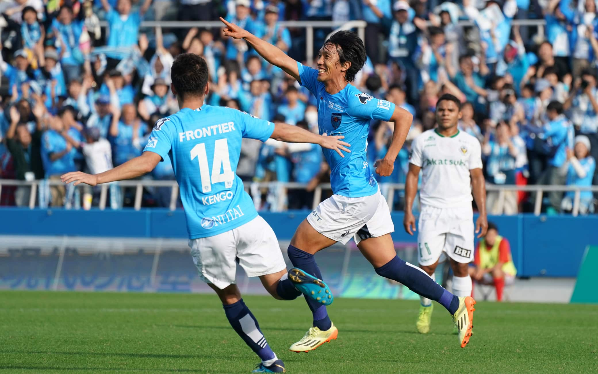 YOKOHAMA, JAPAN - OCTOBER 27: Shunsuke Nakamura of Yokohama FC celebrates scoring his side's first goal during the J.League J2 match between Yokohama FC and Tokyo Verdy at Nippatsu Mitsuzawa Stadium on October 27, 2019 in Yokohama, Kanagawa, Japan. (Photo by Etsuo Hara/Getty Images)