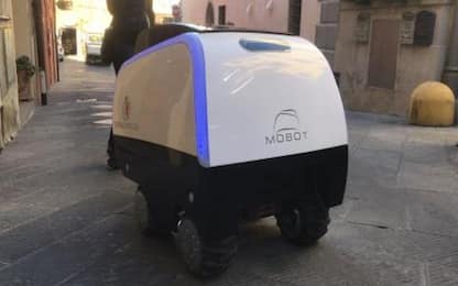 Debutta MoBot: il carrello robotico italiano che porta la spesa a casa