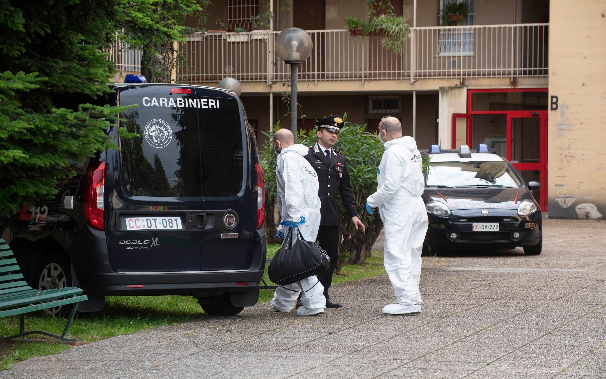 Forze dell'ordine in via Cogne, Milano