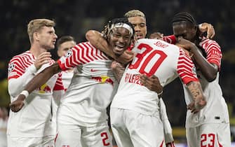 epa10870222 RB Leipzig's Benjamin Sesko (2-R) celebrates with team mates after scoring the side's third goal in the UEFA Champions League group G soccer match between BSC Young Boys and RB Leipzig at the Wankdorf stadium, in Bern, Switzerland, 19 September 2023.  EPA/ALESSANDRO DELLA VALLE