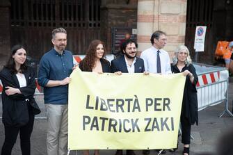 Patrick Zaki, the Egyptian activist, graduated from the University of Bologna, in Piazza Maggiore, at the party for his return, Bologna, 30 July 2023. "I thank the whole city, which allowed my liberation. This is a city of freedom and human rights. I am happy to be here in person, finally, after years of online calls," he said.    ANSA / MAX CAVALLARI