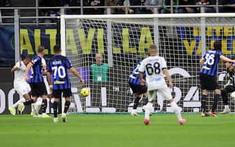 Napoli’s Juan Jesus (L) scores goal of 1 to 1 during the Italian serie A soccer match between Fc Inter  and Napoli at  Giuseppe Meazza stadium in Milan, 17 March 2024.
ANSA / MATTEO BAZZI