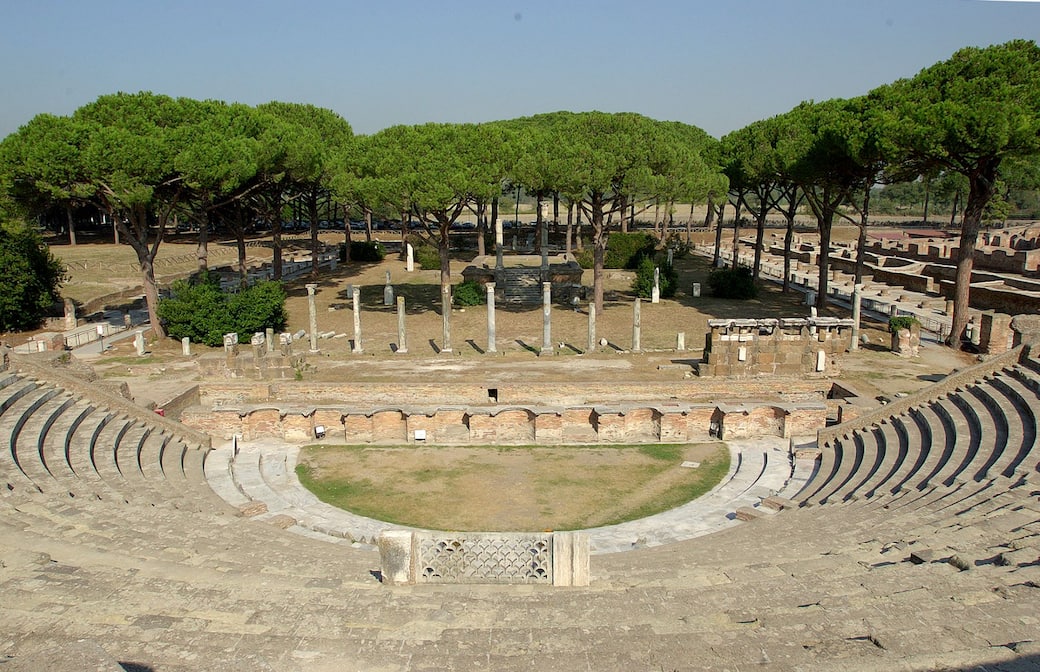 1-Ostia-Teatro_Archivio-Parco-archeologico-Ostia-antica.jpg